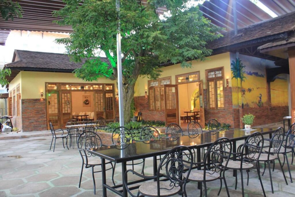 Mái Xếp Quán Cafe Bình Dương Hot Nhất 2025 - Vương Đại Dương 9 khi nao can thay the mai xep 1200x800 1